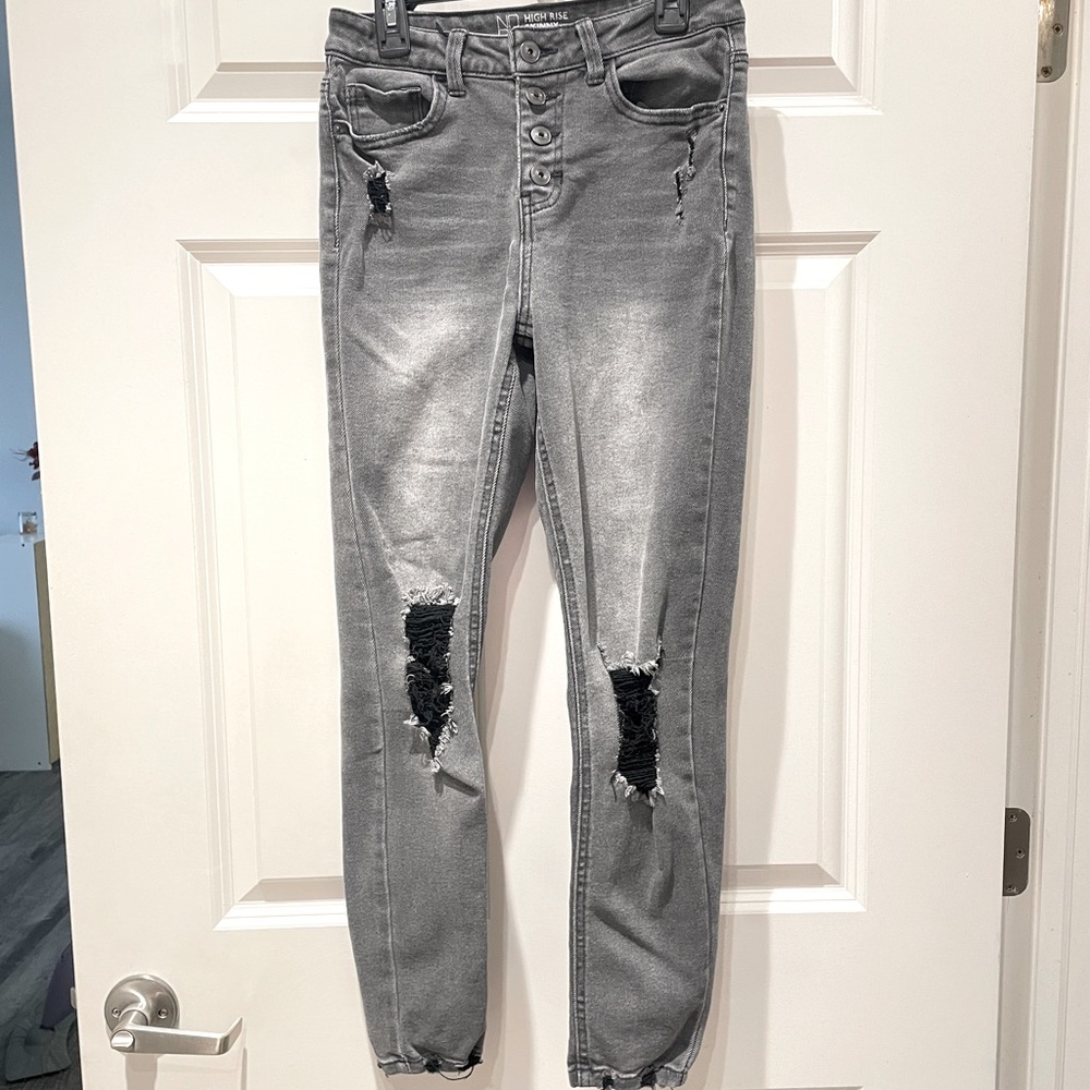 Distressed Jeans with holes